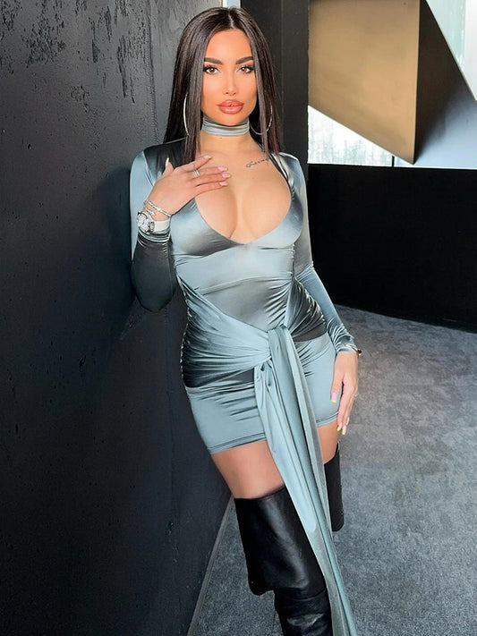 Well Tailored Dress with a Graceful Silhouette