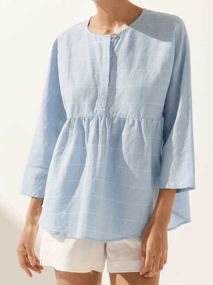 Well Tailored Top with a Graceful Silhouette