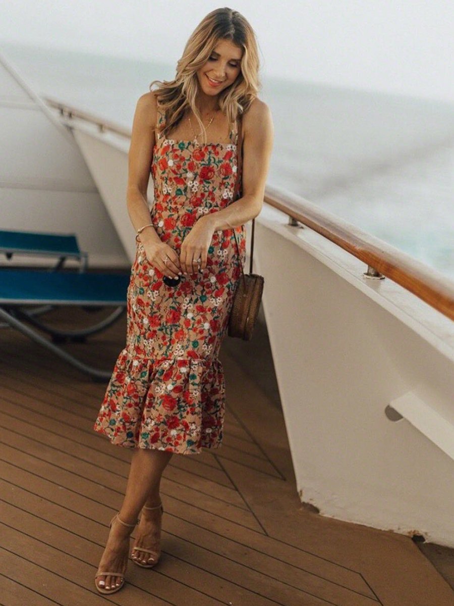 Gracefully Styled Dress for Any Occasion