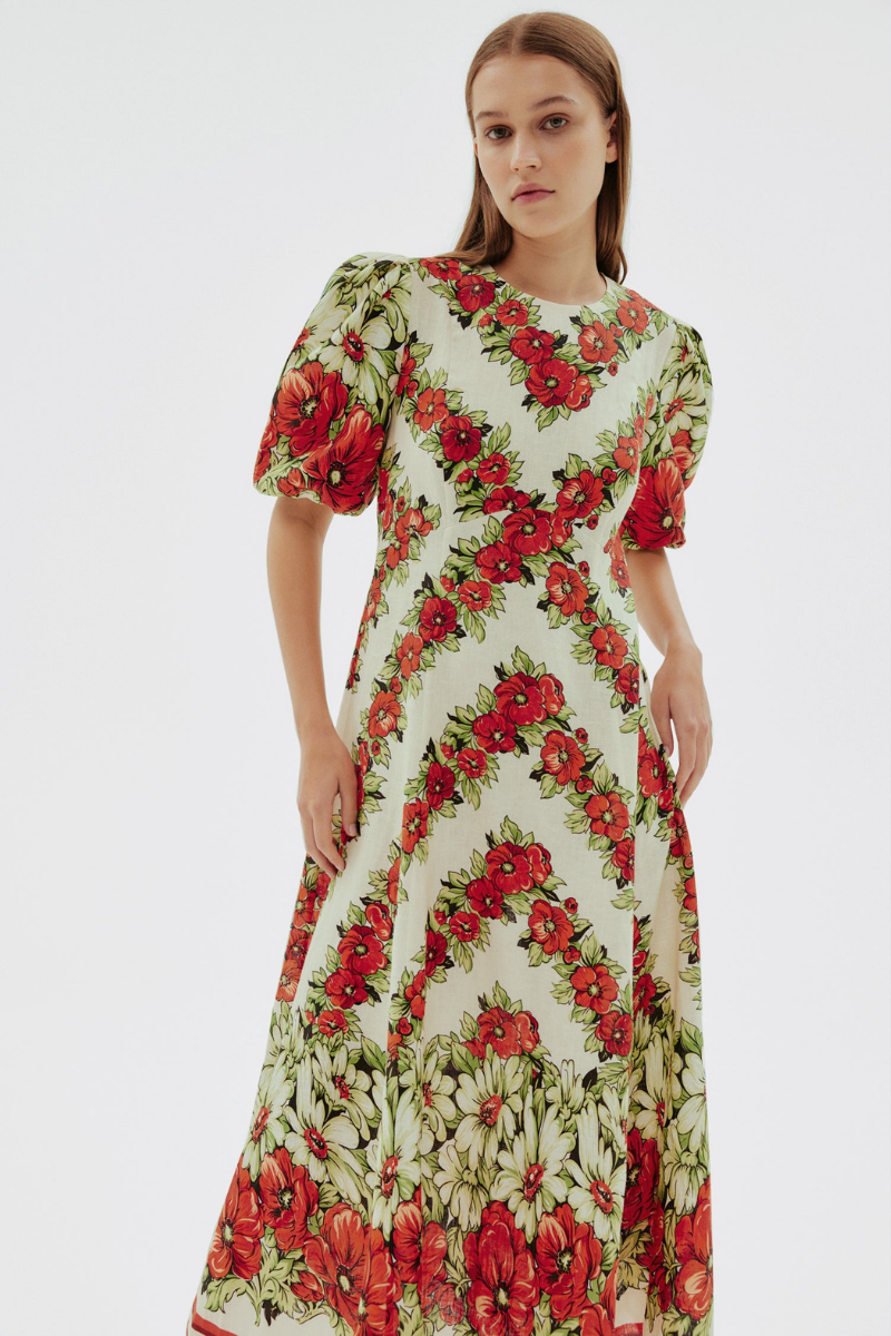 Well Tailored Dress with a Graceful Silhouette
