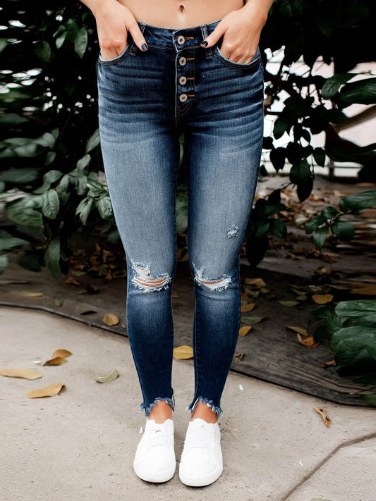 Effortlessly Elegant Pants with a Timeless Design