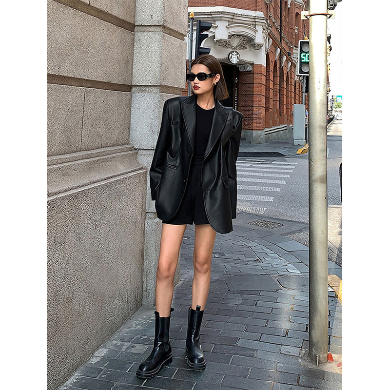 Beautifully Finished Coat in a Timeless Design