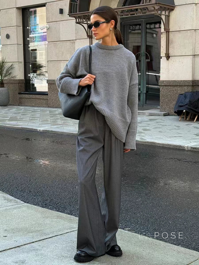 Effortlessly Elegant Sweater with a Timeless Design