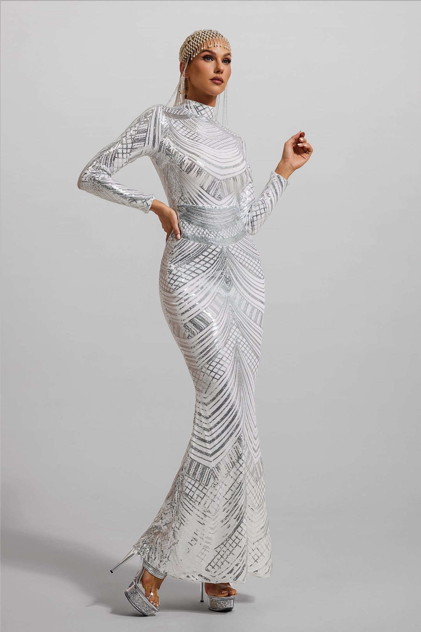 Well Tailored Dress with a Graceful Silhouette