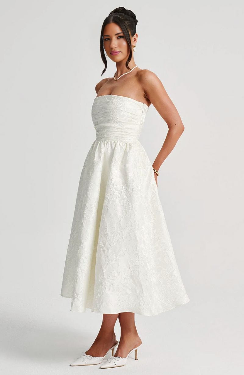Gracefully Styled Dress for Any Occasion