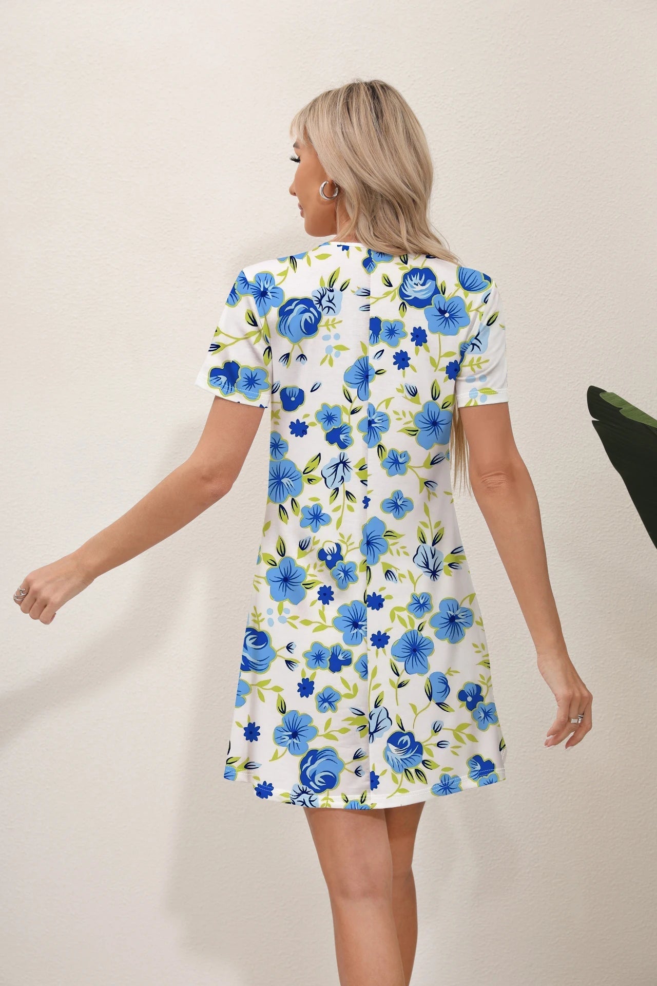 Beautifully Finished Dress in a Timeless Design