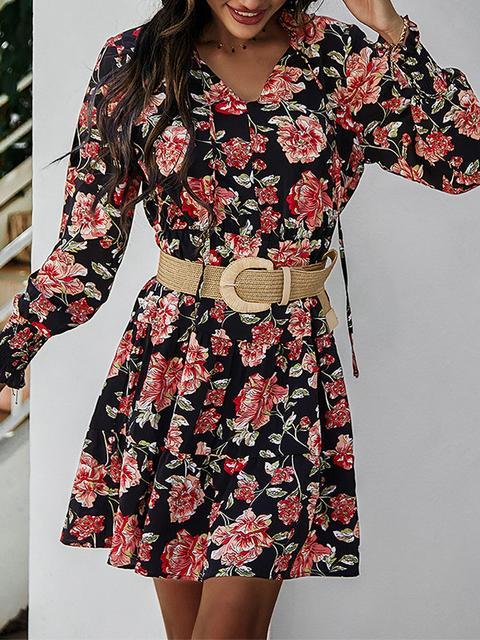 Classic Vintage Dress with a Flattering Fit