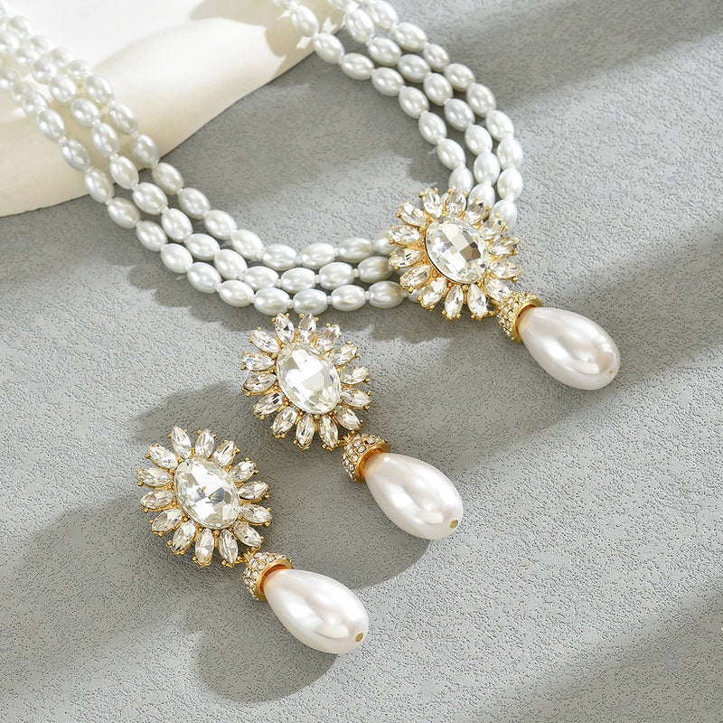 Beautiful Pearl Necklace with Unique Style