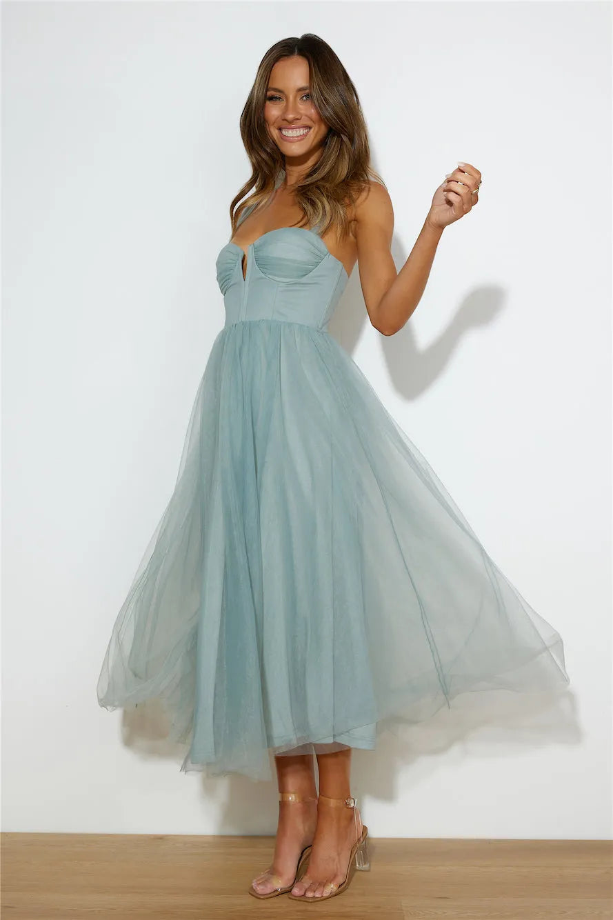 Beautifully Finished Dress in a Timeless Design