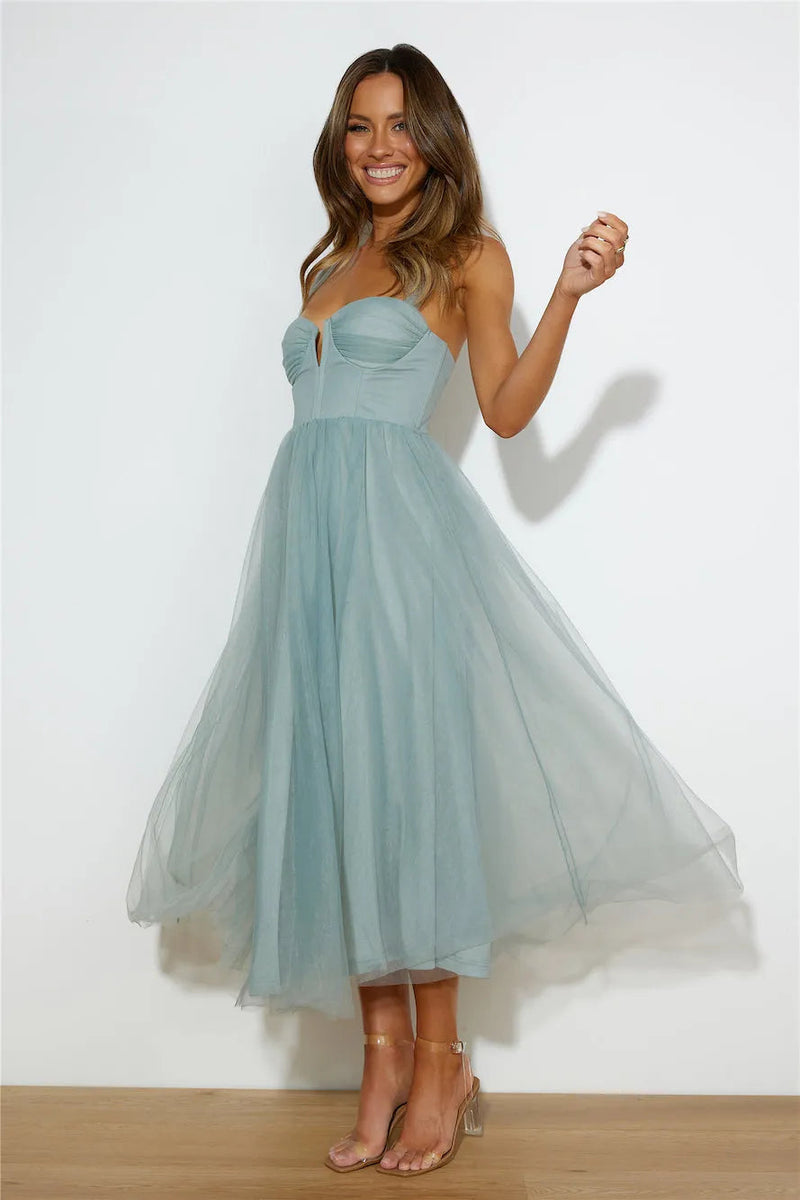 Beautifully Finished Dress in a Timeless Design