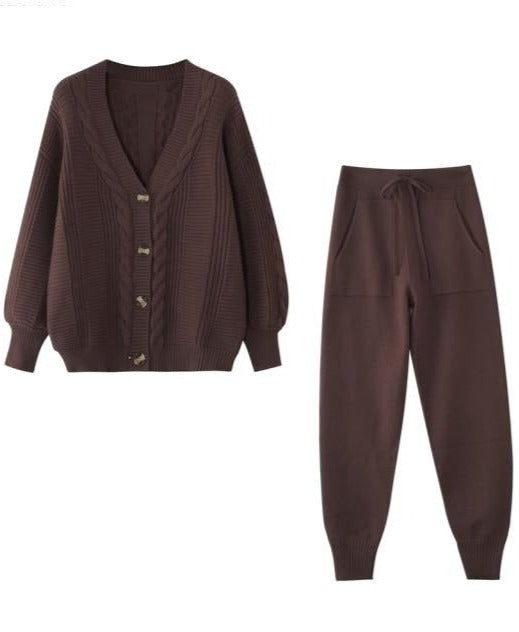 Well Tailored Cardigan with a Graceful Silhouette