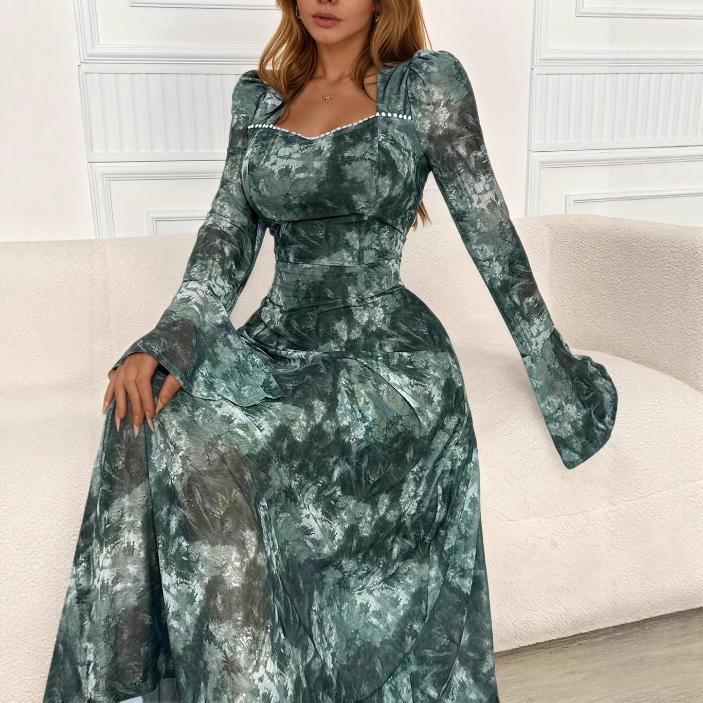 Beautifully Finished Dress in a Timeless Design