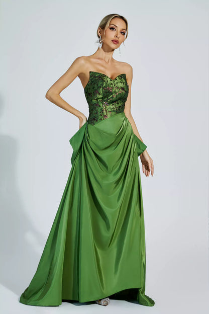 Beautifully Crafted Dress in a Classic Style