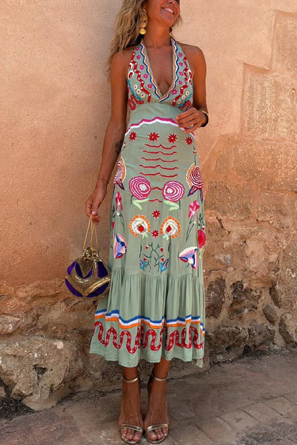 Beautifully Finished Dress in a Timeless Design