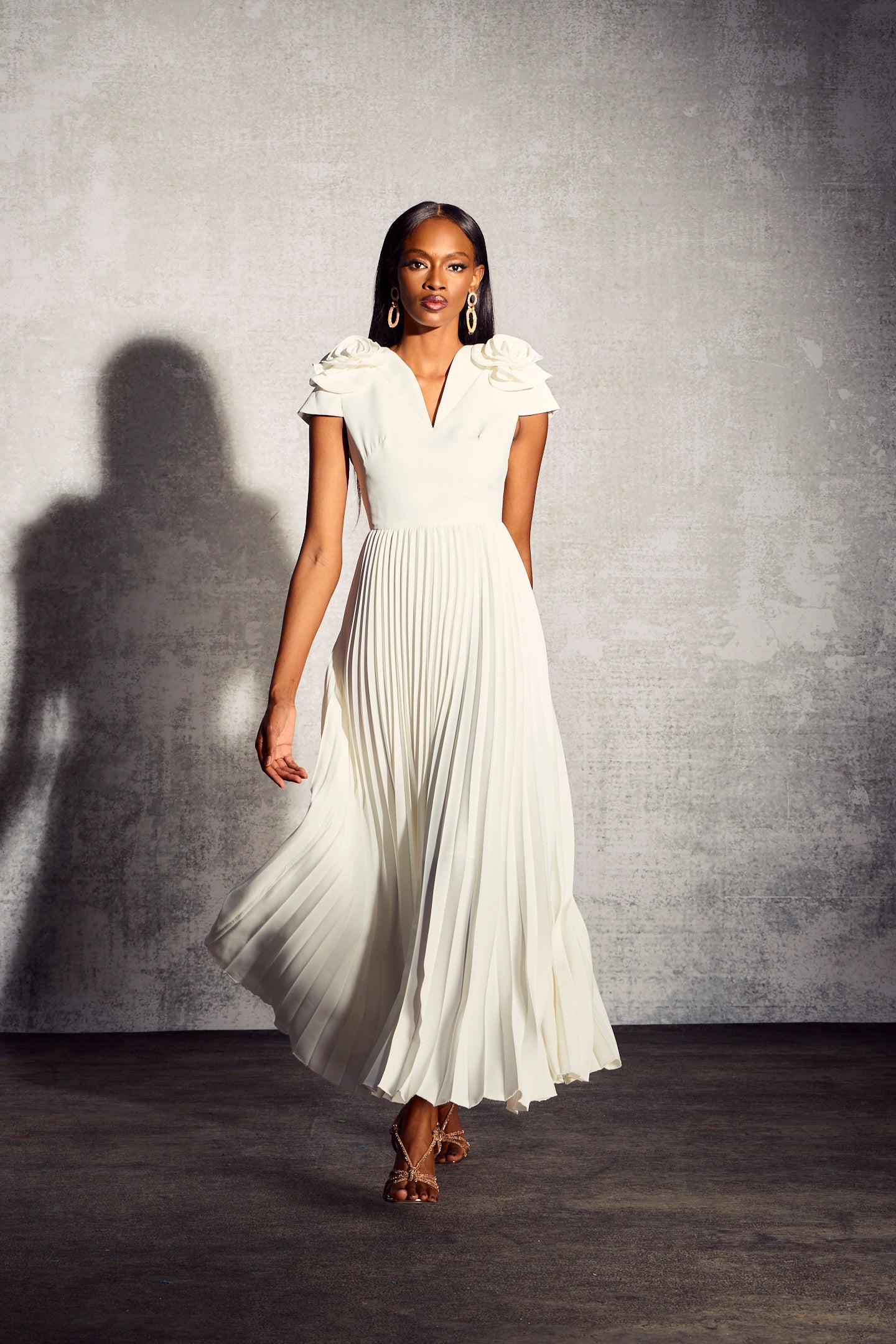 Beautifully Finished Dress in a Timeless Design