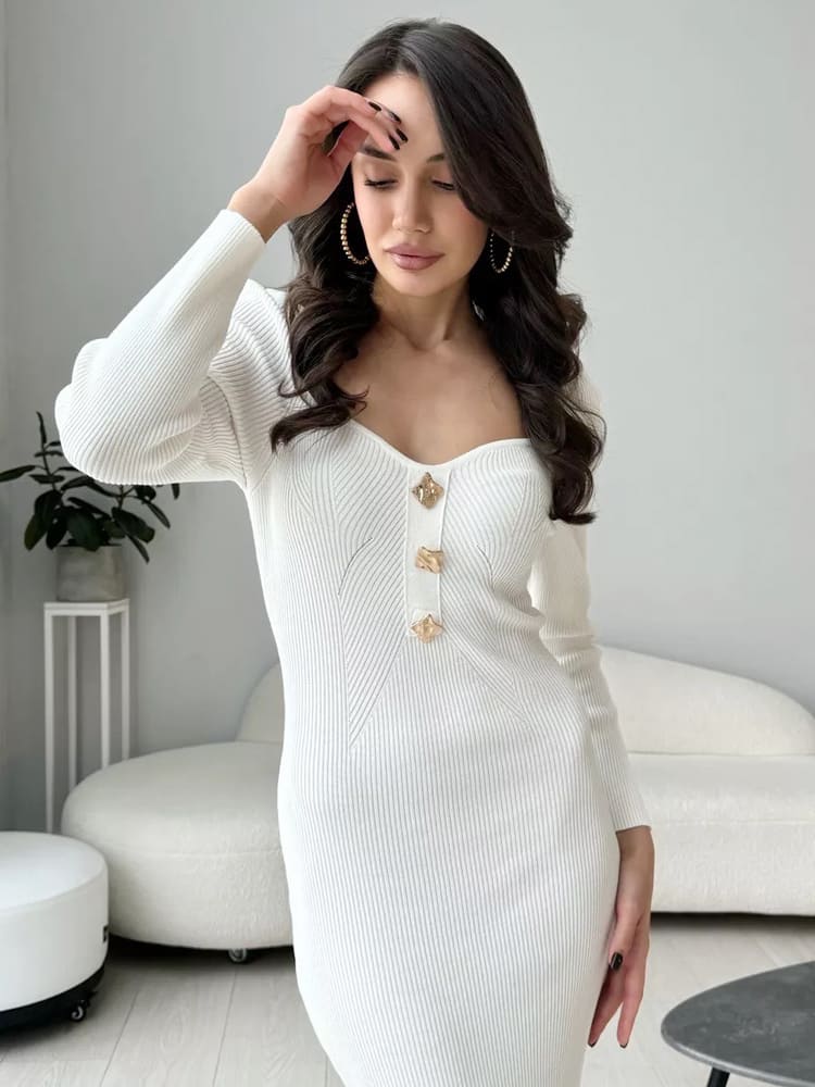Well Tailored Sweater with a Graceful Silhouette