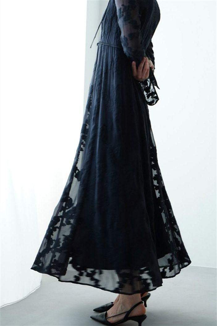 Effortlessly Elegant Dress with a Timeless Design