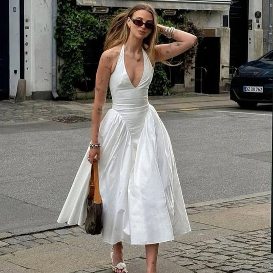 Beautifully Crafted Dress in a Classic Style