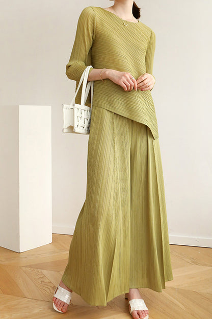 Well Tailored Pants with a Graceful Silhouette