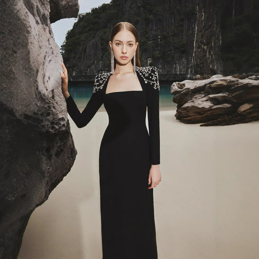 Gracefully Styled Dress for Any Occasion