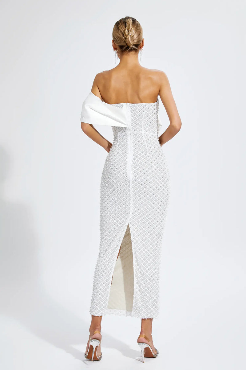 Well Tailored Dress with a Graceful Silhouette