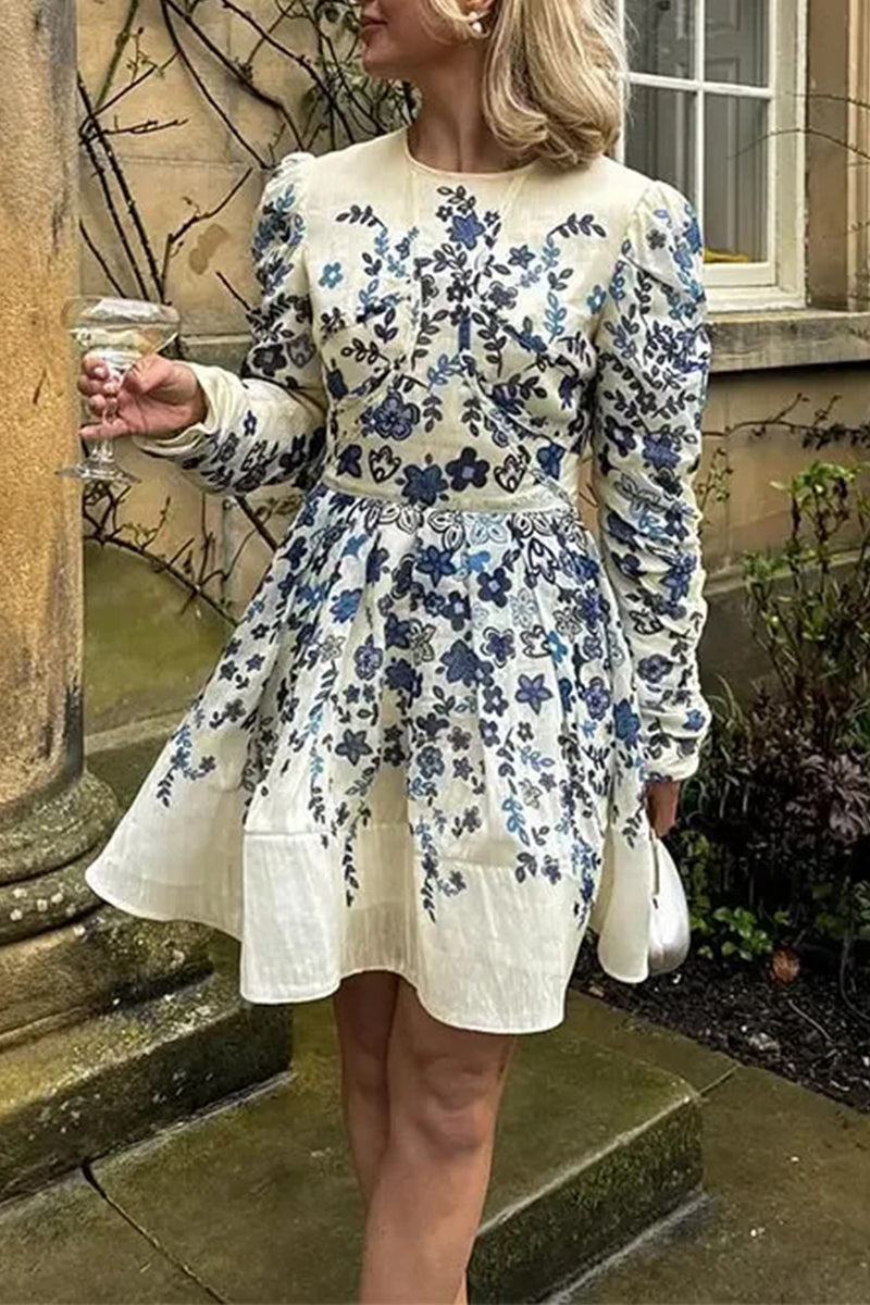 Beautifully Finished Dress in a Timeless Design