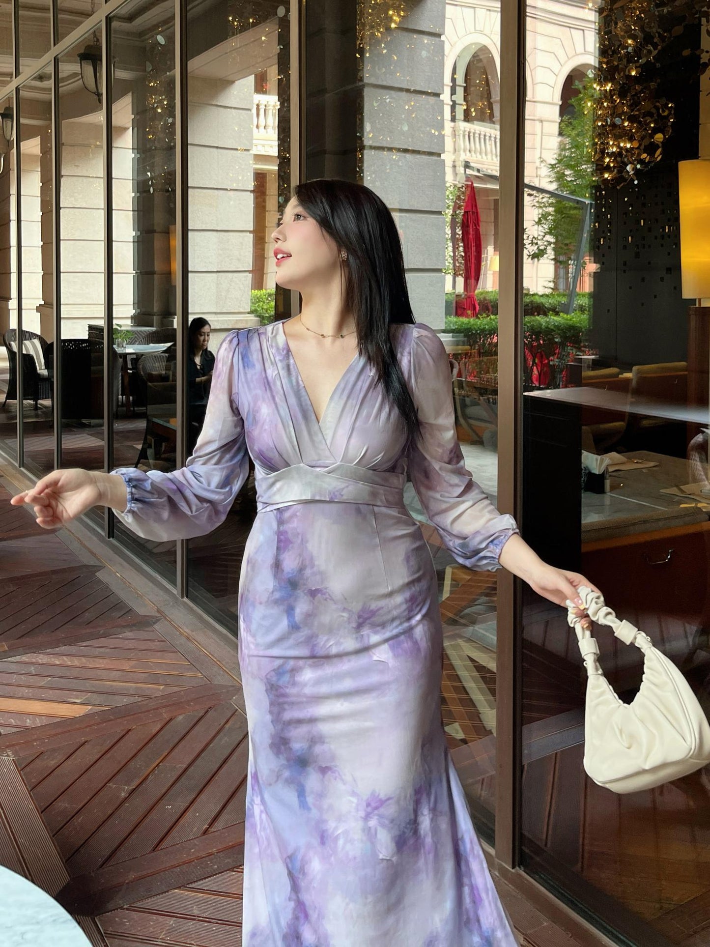 Beautifully Finished Dress in a Timeless Design