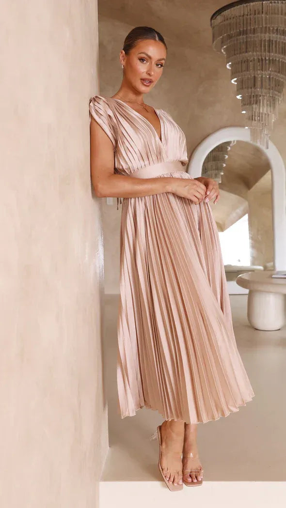 Effortlessly Elegant Dress with a Timeless Design
