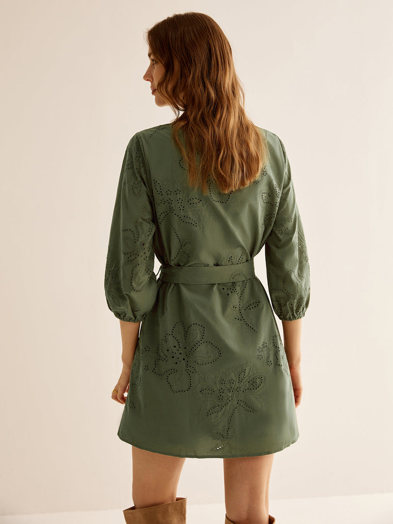 Well Tailored Dress with a Graceful Silhouette