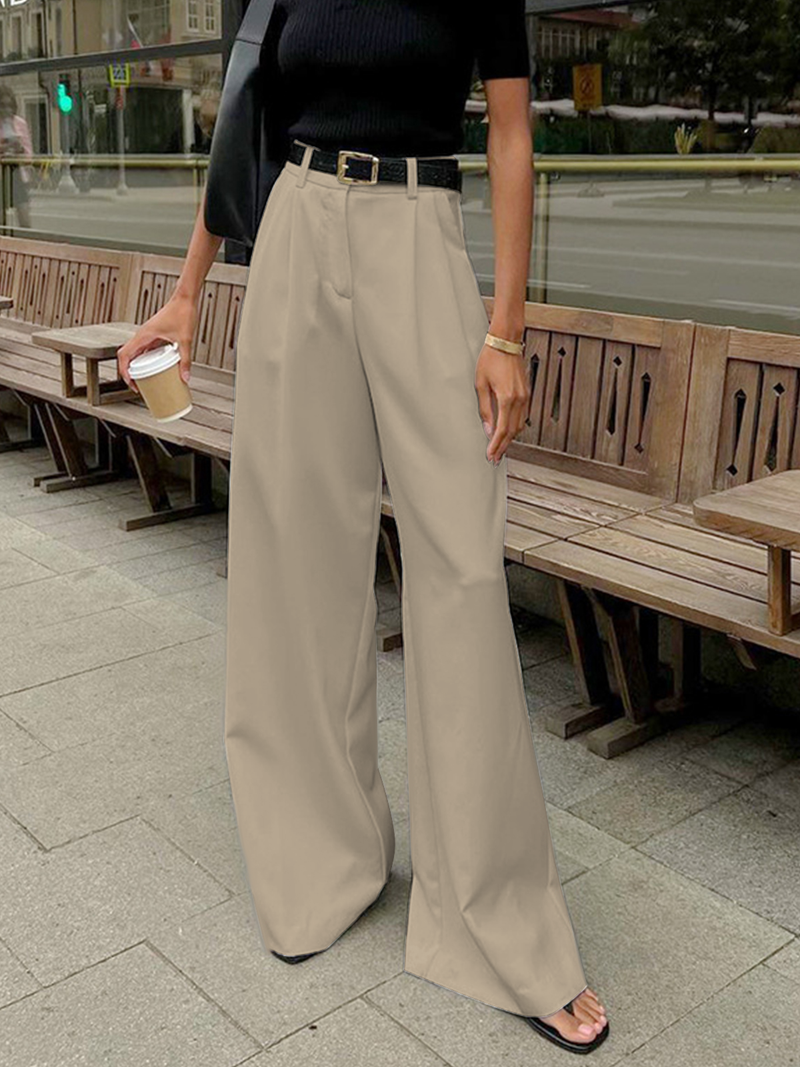 Effortlessly Elegant Pants with a Timeless Design