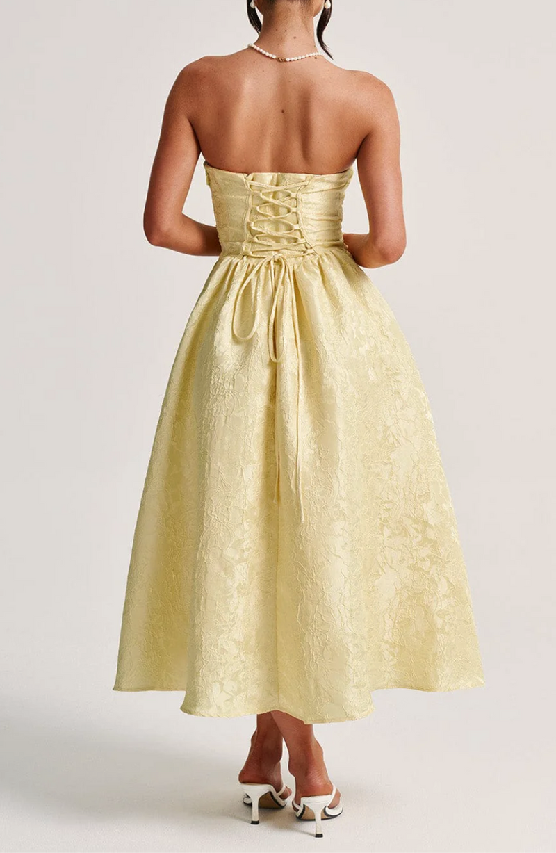 Gracefully Styled Dress for Any Occasion