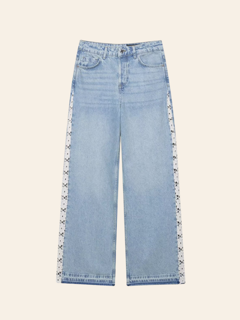 Gracefully Styled Garment for Any Occasion