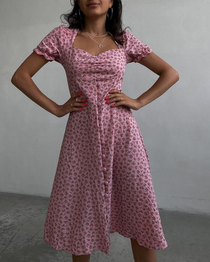 Well Tailored Dress with a Graceful Silhouette
