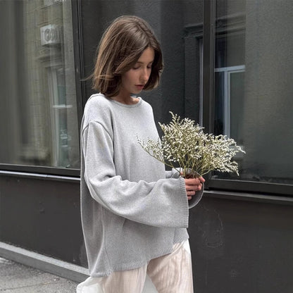 Well Tailored Sweater with a Graceful Silhouette
