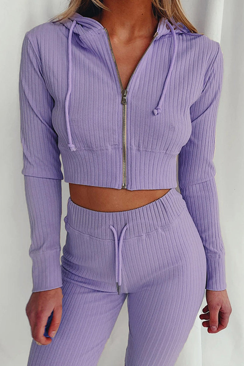 Effortlessly Elegant Pants with a Timeless Design
