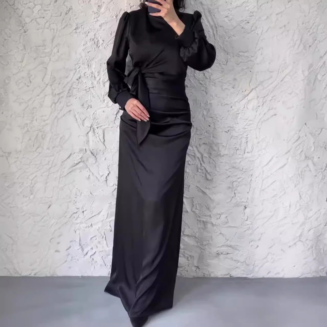 Effortlessly Elegant Dress with a Timeless Design