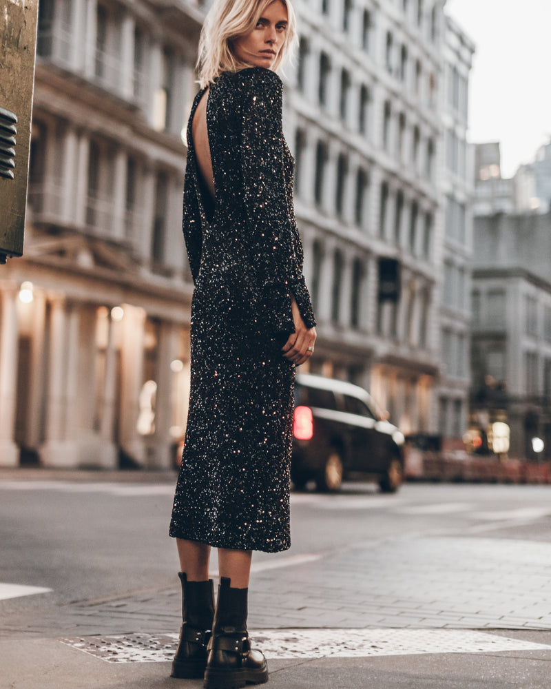 Beautifully Finished Dress in a Timeless Design