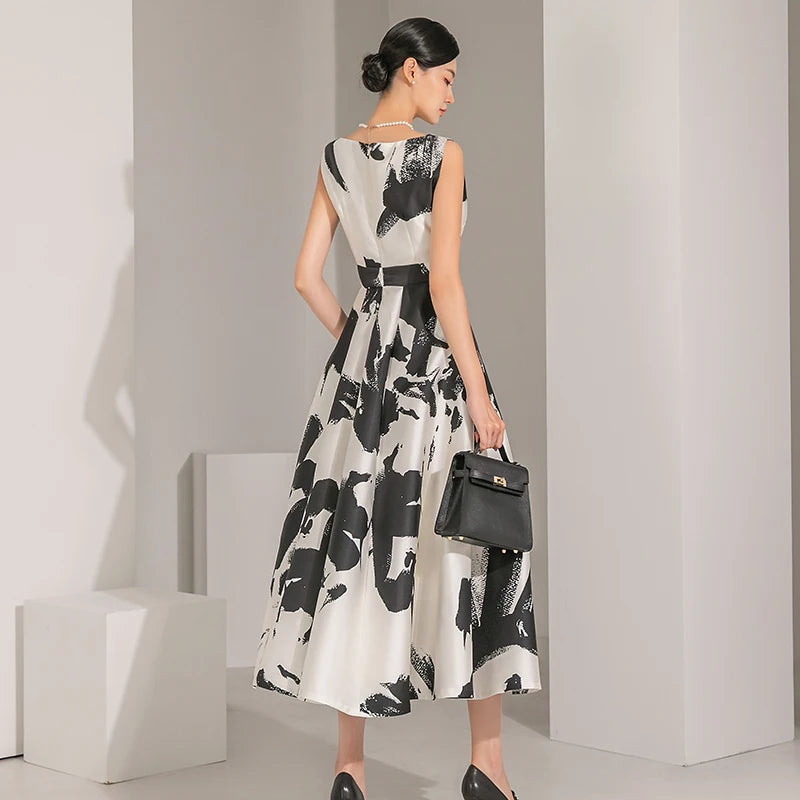 Gracefully Styled Dress for Any Occasion