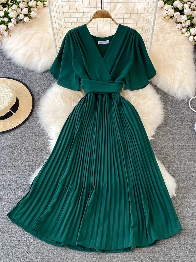 Well Tailored Dress with a Graceful Silhouette