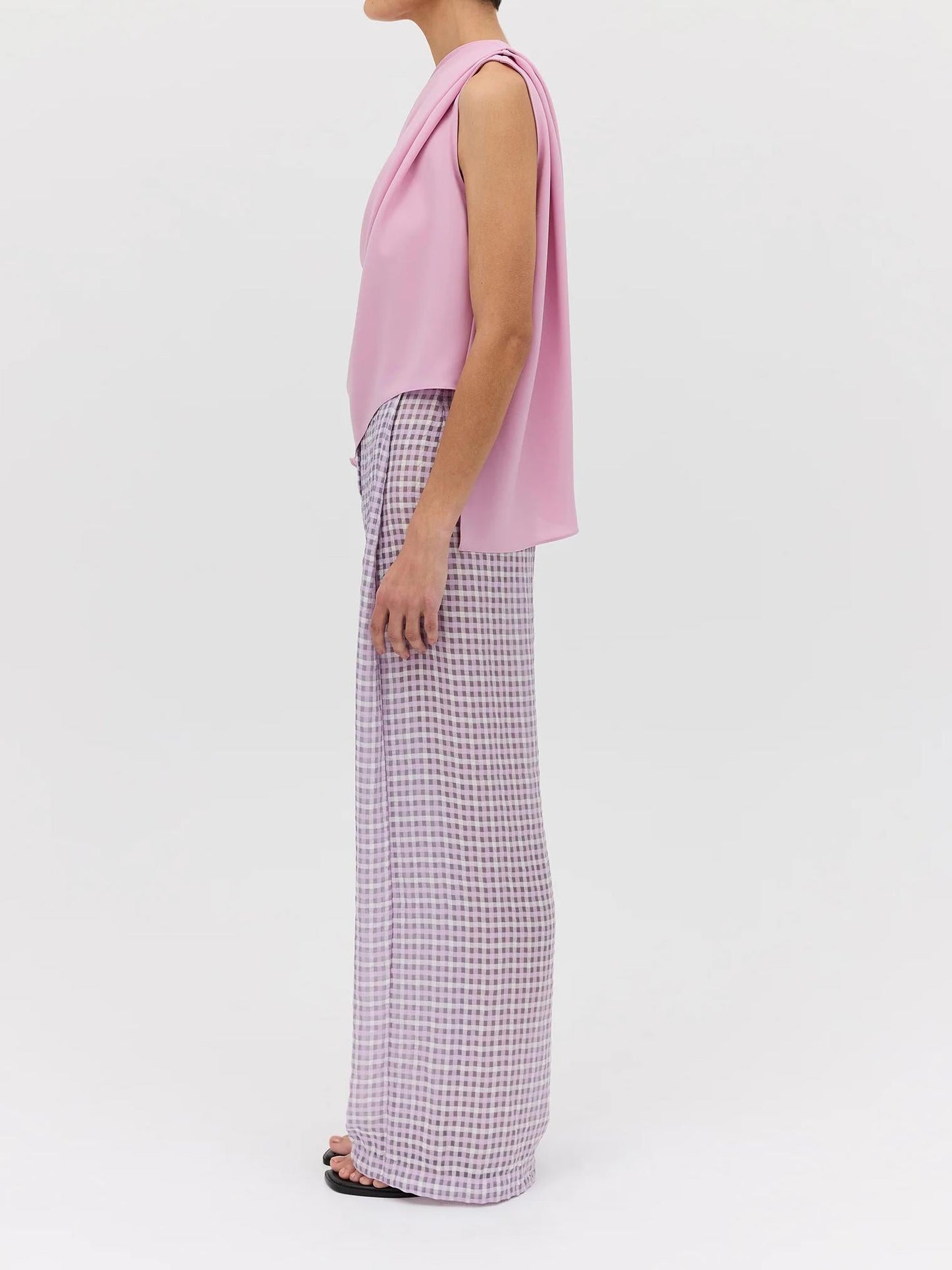 Effortlessly Elegant Top with a Timeless Design
