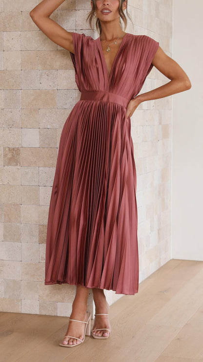 Effortlessly Elegant Dress with a Timeless Design