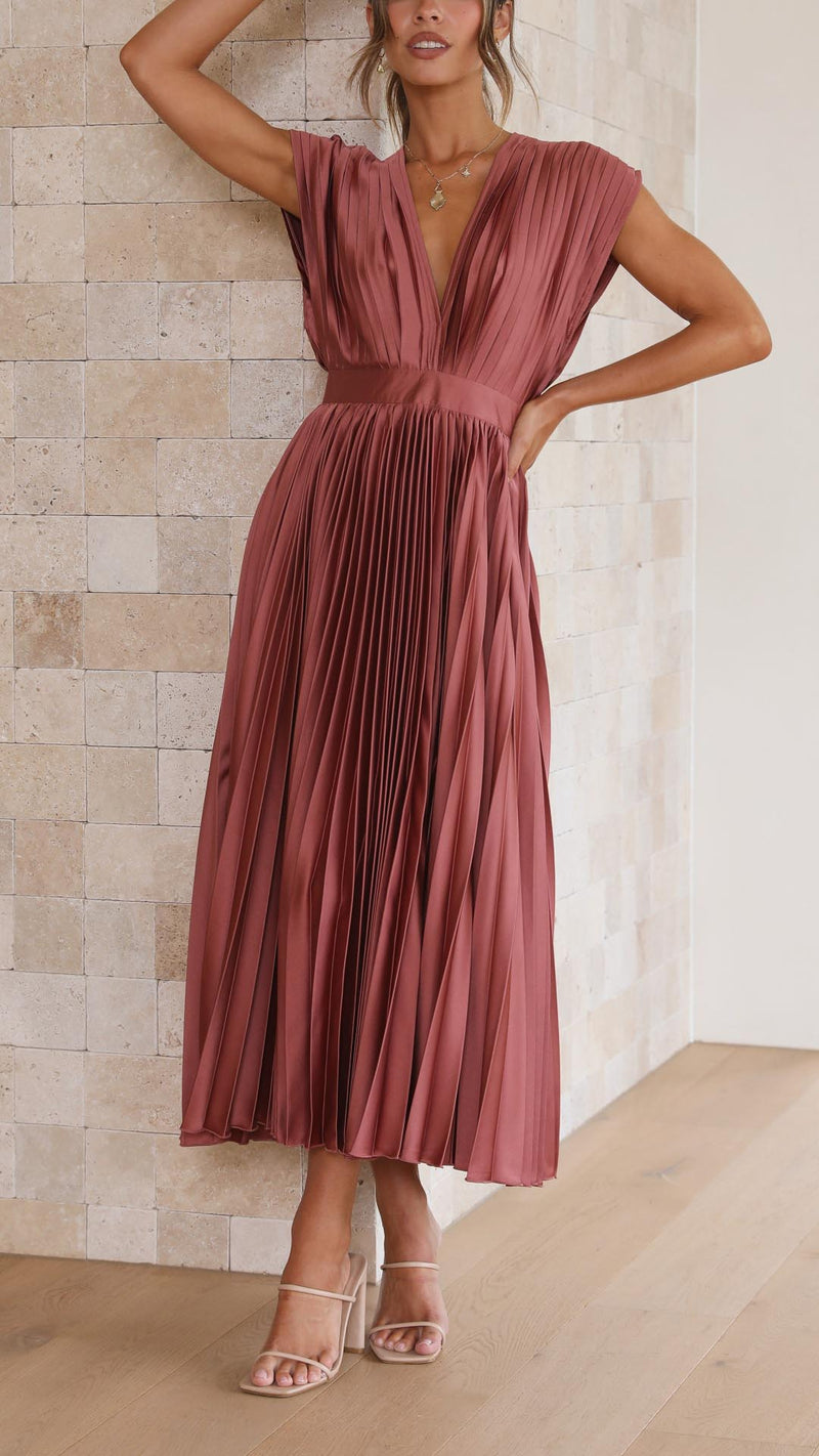 Effortlessly Elegant Dress with a Timeless Design