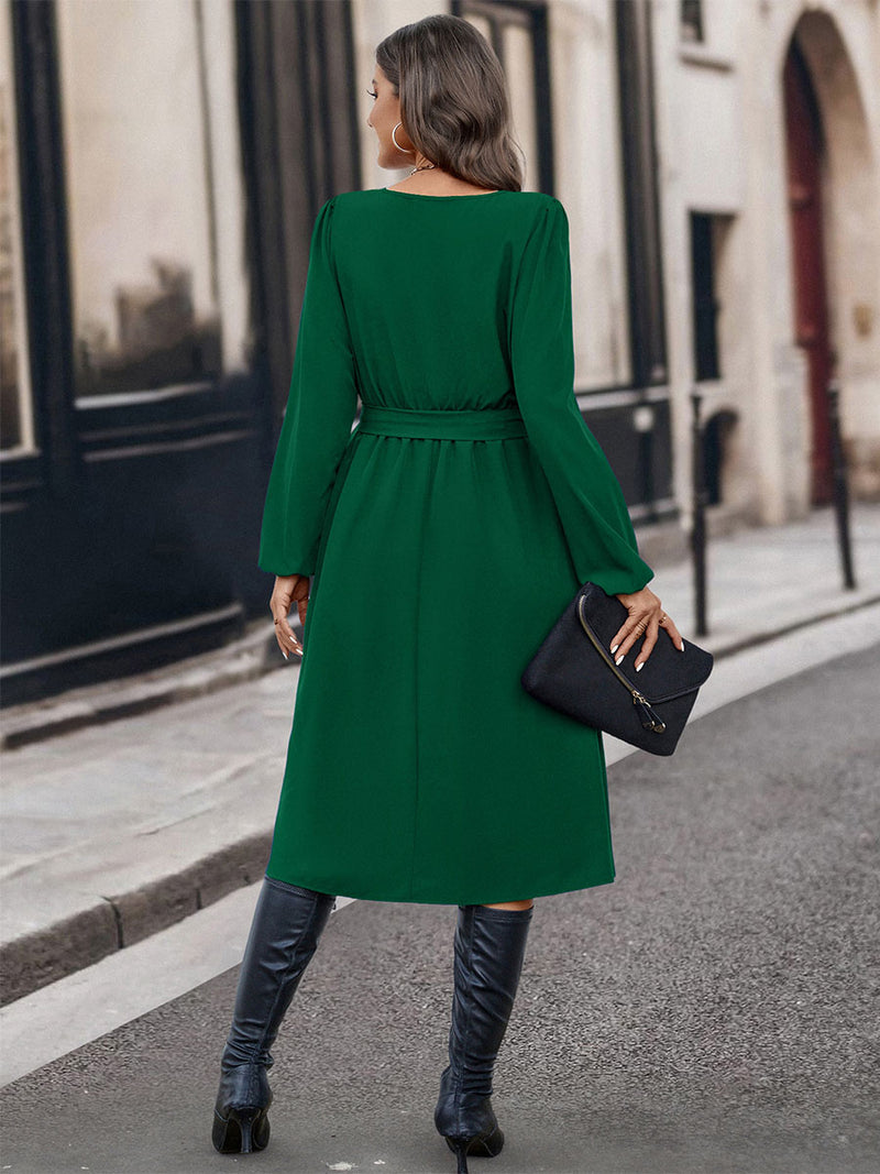 Well Tailored Dress with a Graceful Silhouette
