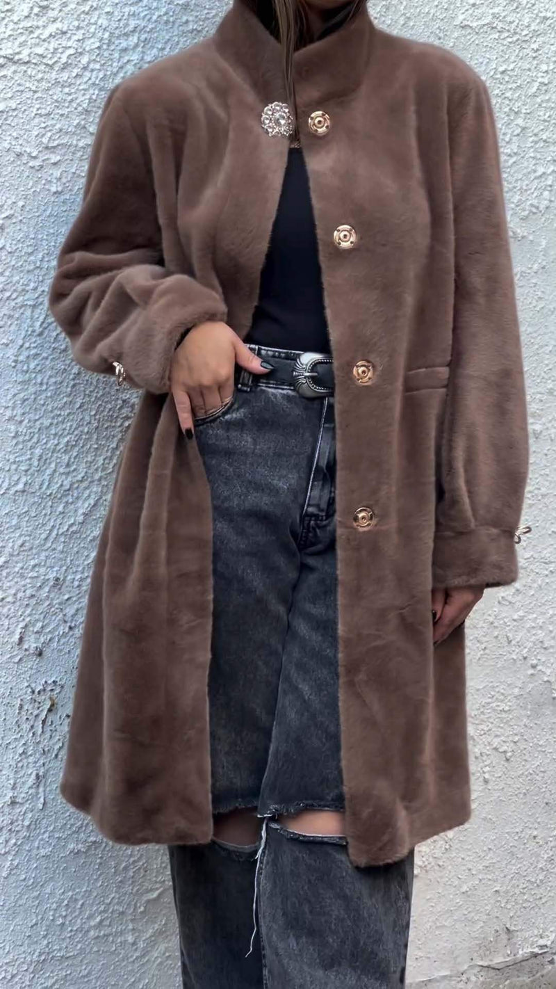Gracefully Styled Jacket for Any Occasion