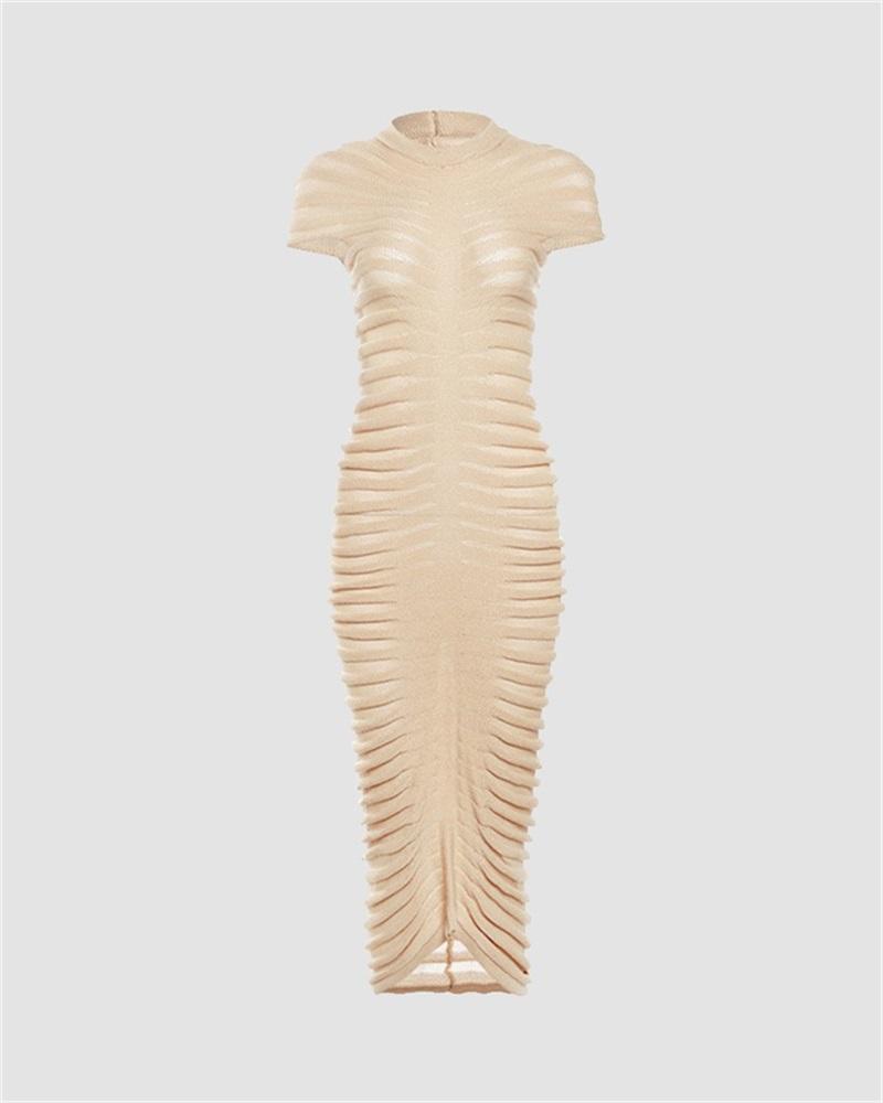 Well Tailored Dress with a Graceful Silhouette
