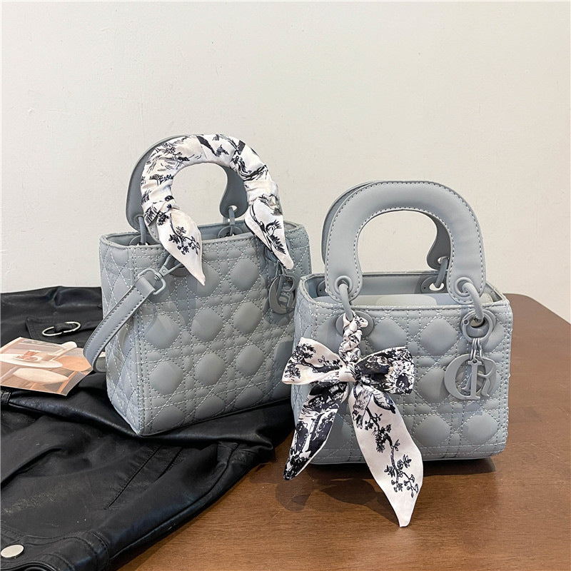 Classic Vintage Bag with a Flattering Fit