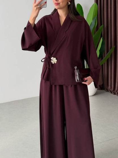 Effortlessly Elegant Pants with a Timeless Design