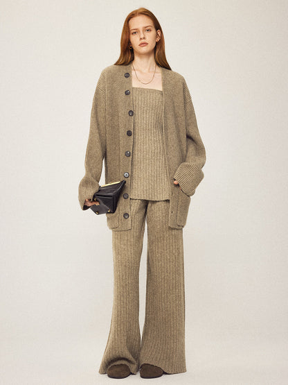 Well Tailored Sweater with a Graceful Silhouette