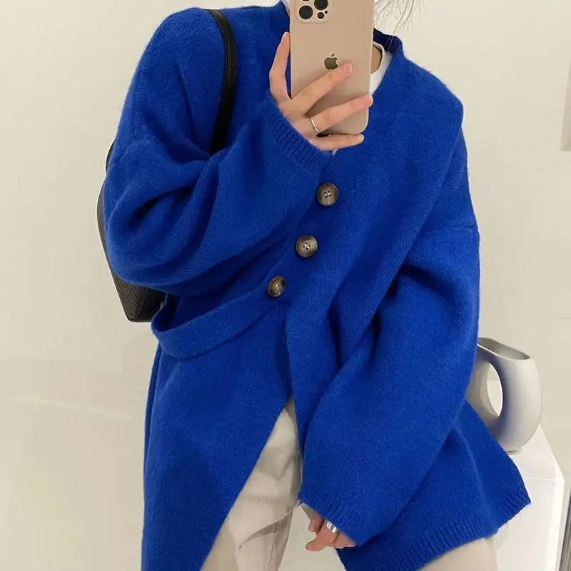 Well Tailored Cardigan with a Graceful Silhouette
