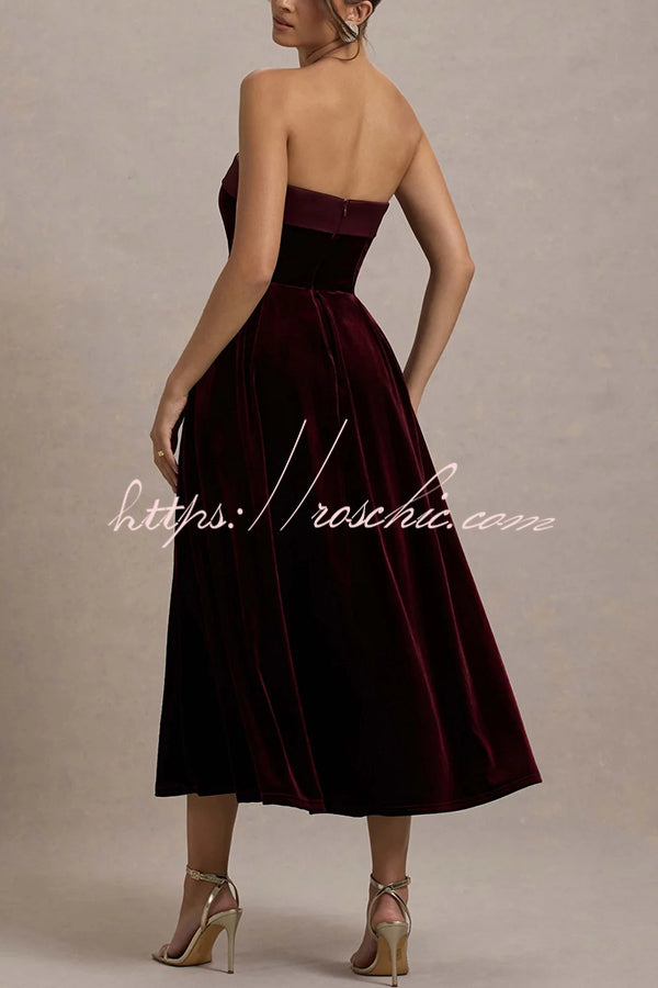 Beautifully Finished Dress in a Timeless Design